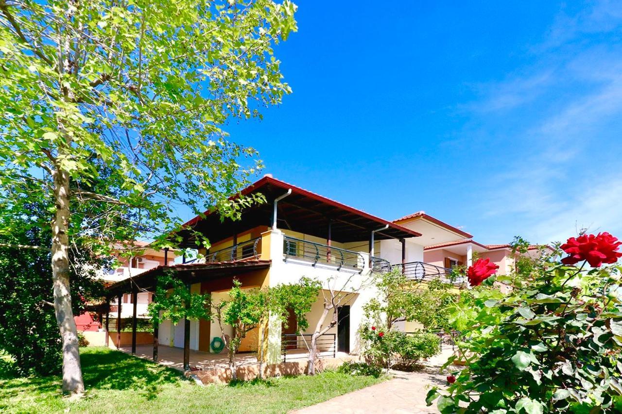 Nikiti Family House Villa Bagian luar foto